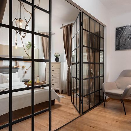 Downtown Home With Terrace By Urbanesq Bucureşti Ngoại thất bức ảnh